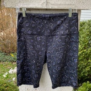 Adrienne Vittadini Sport black and gray print athletic shorts